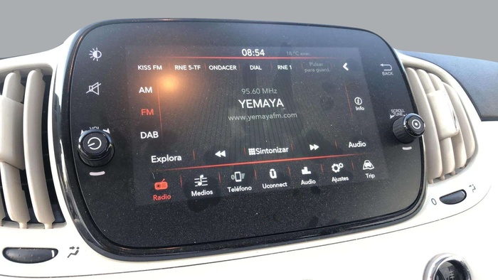 Fiat 500 1.0 Hybrid Dolcevita 51 kW (70 CV) Vehículo usado en Sevilla Fiat 500 1.0 Hybrid Dolcevita 51 kW (70 CV) Vehículo usado en Sevilla