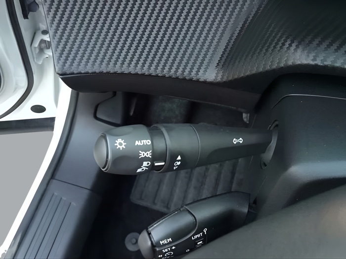 Peugeot e-2008 Eléctrico Allure Pack 100 kW (136 CV) Vehículo usado en Sevilla Peugeot e-2008 Eléctrico Allure Pack 100 kW (136 CV) Vehículo usado en Sevilla