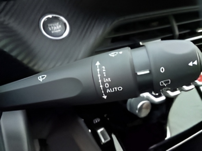 Peugeot e-2008 Eléctrico Allure Pack 100 kW (136 CV) Vehículo usado en Sevilla Peugeot e-2008 Eléctrico Allure Pack 100 kW (136 CV) Vehículo usado en Sevilla