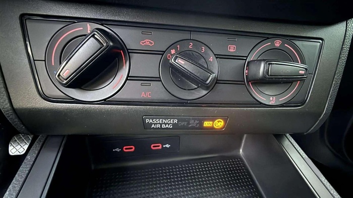 SEAT Arona 1.6 TDI Reference 70 kW (95 CV) Vehículo usado en Sevilla SEAT Arona 1.6 TDI Reference 70 kW (95 CV) Vehículo usado en Sevilla