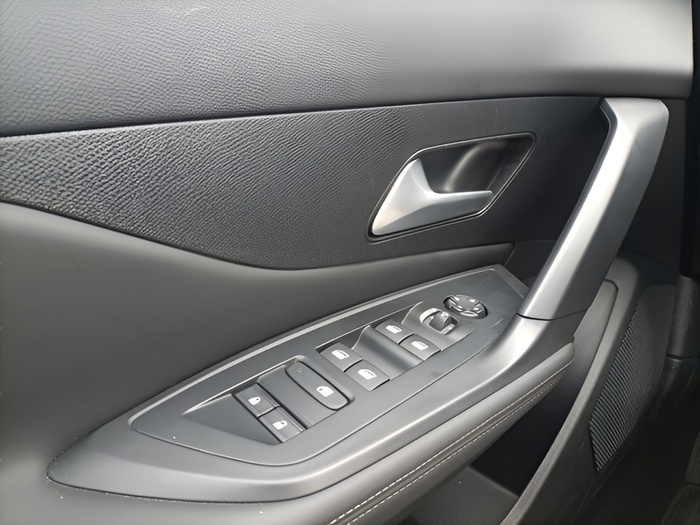 Peugeot 308 PureTech 130 Allure 96 kW (130 CV) Vehículo usado en Sevilla Peugeot 308 PureTech 130 Allure 96 kW (130 CV) Vehículo usado en Sevilla