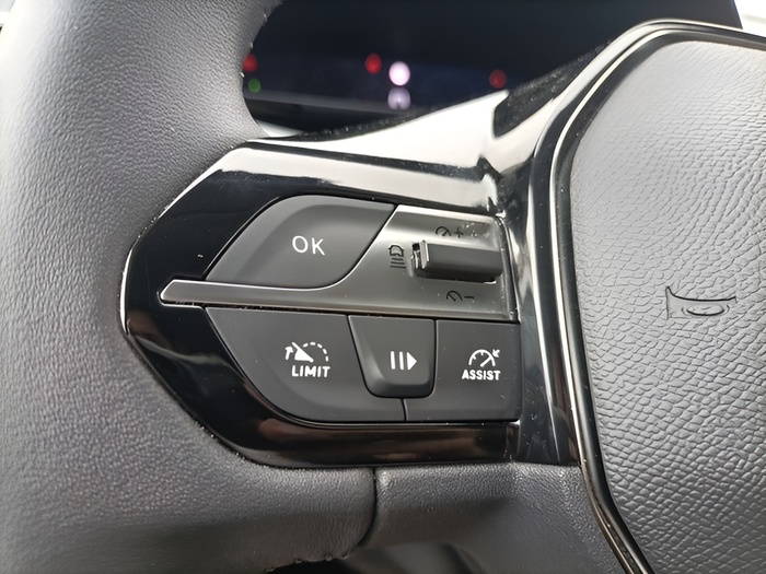 Peugeot 308 PureTech 130 Allure 96 kW (130 CV) Vehículo usado en Sevilla Peugeot 308 PureTech 130 Allure 96 kW (130 CV) Vehículo usado en Sevilla