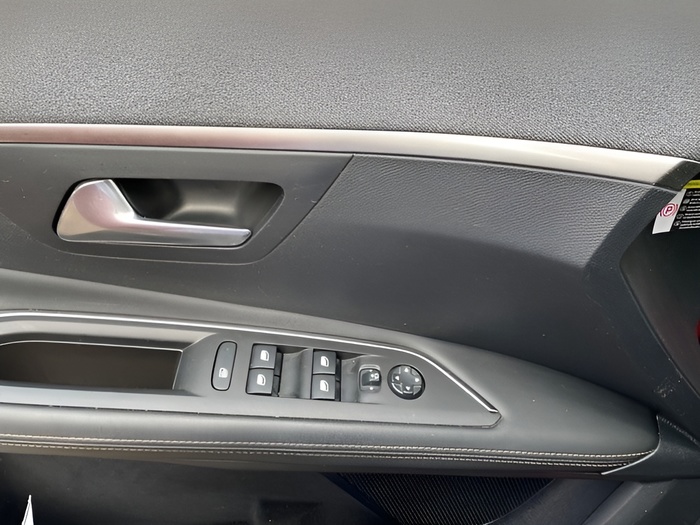 Peugeot 3008 PureTech 130 S&S GT Line 96 kW (130 CV) Vehículo usado en Sevilla Peugeot 3008 PureTech 130 S&S GT Line 96 kW (130 CV) Vehículo usado en Sevilla