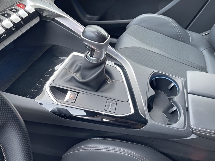 Peugeot 3008 PureTech 130 S&S GT Line 96 kW (130 CV) Vehículo usado en Sevilla Peugeot 3008 PureTech 130 S&S GT Line 96 kW (130 CV) Vehículo usado en Sevilla