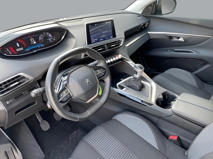 Peugeot 3008 PureTech 130 S&S Active 96 kW (130 CV) Vehículo usado en Sevilla Peugeot 3008 PureTech 130 S&S Active 96 kW (130 CV) Vehículo usado en Sevilla