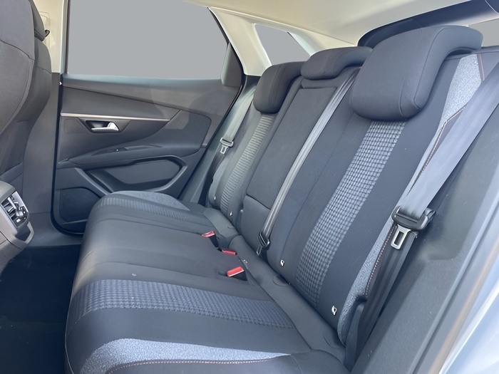 Peugeot 3008 PureTech 130 S&S Active 96 kW (130 CV) Vehículo usado en Sevilla Peugeot 3008 PureTech 130 S&S Active 96 kW (130 CV) Vehículo usado en Sevilla