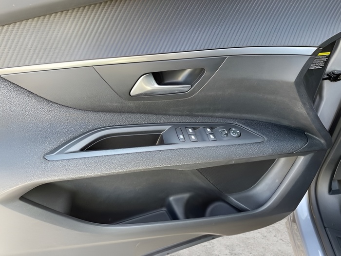 Peugeot 3008 PureTech 130 S&S Active 96 kW (130 CV) Vehículo usado en Sevilla Peugeot 3008 PureTech 130 S&S Active 96 kW (130 CV) Vehículo usado en Sevilla