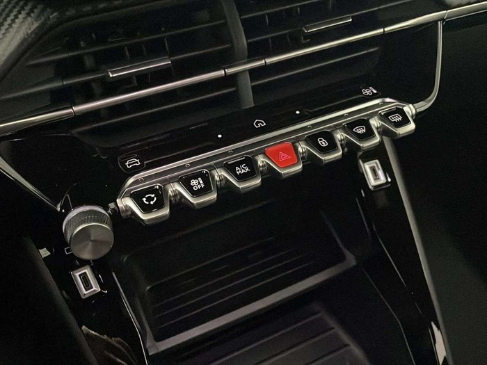 Peugeot 2008 PureTech 100 S&S Active 75 kW (100 CV) Vehículo usado en Sevilla Peugeot 2008 PureTech 100 S&S Active 75 kW (100 CV) Vehículo usado en Sevilla