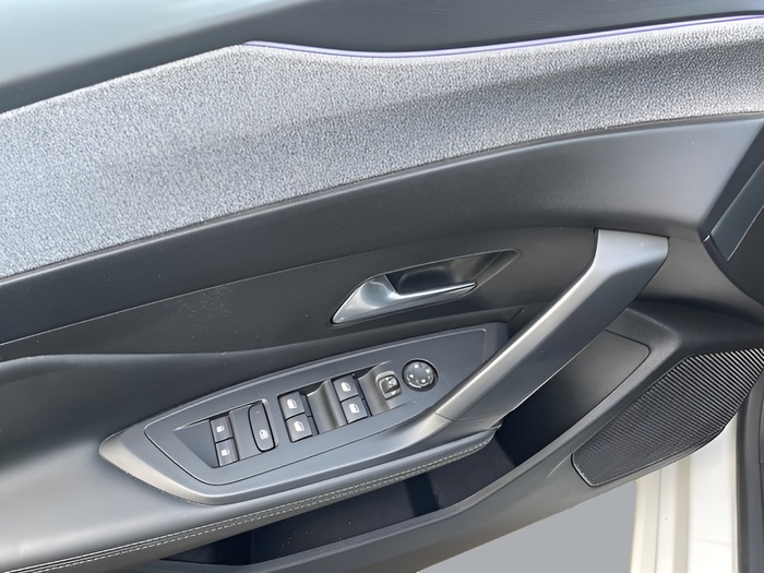 Peugeot 308 Allure Pack BlueHDi 130 S&S EAT8 96 kW (130 CV) Vehículo usado en Sevilla Peugeot 308 Allure Pack BlueHDi 130 S&S EAT8 96 kW (130 CV) Vehículo usado en Sevilla