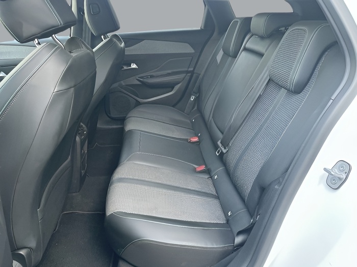 Peugeot 308 Allure Pack BlueHDi 130 S&S EAT8 96 kW (130 CV) Vehículo usado en Sevilla Peugeot 308 Allure Pack BlueHDi 130 S&S EAT8 96 kW (130 CV) Vehículo usado en Sevilla