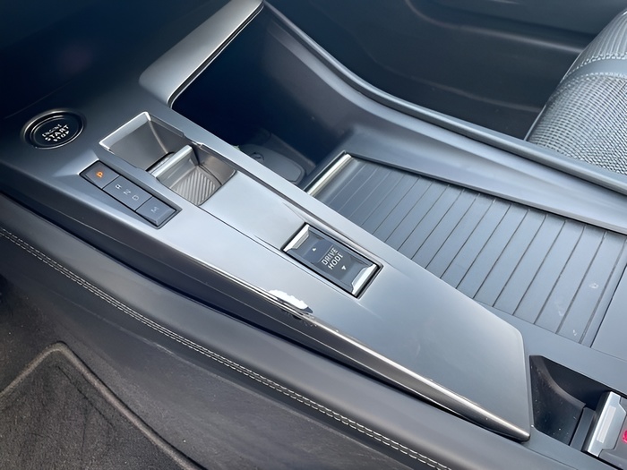 Peugeot 308 Allure Pack BlueHDi 130 S&S EAT8 96 kW (130 CV) Vehículo usado en Sevilla Peugeot 308 Allure Pack BlueHDi 130 S&S EAT8 96 kW (130 CV) Vehículo usado en Sevilla