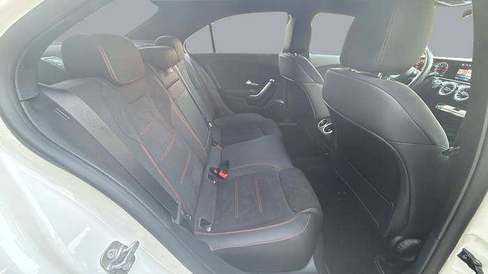 Mercedes-Benz Clase A 180 100 kW (136 CV) Vehículo usado en Sevilla Mercedes-Benz Clase A 180 100 kW (136 CV) Vehículo usado en Sevilla