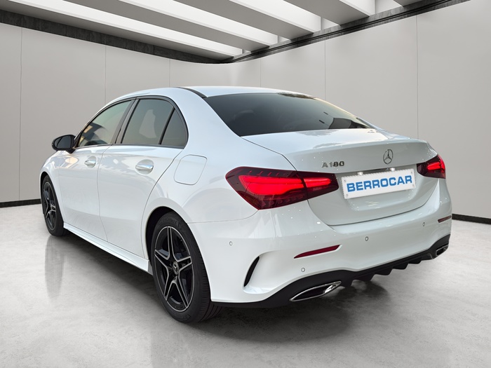 Mercedes-Benz Clase A 180 100 kW (136 CV) Vehículo usado en Sevilla Mercedes-Benz Clase A 180 100 kW (136 CV) Vehículo usado en Sevilla