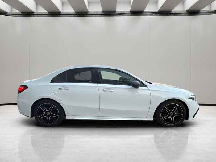 Mercedes-Benz Clase A 180 100 kW (136 CV) Vehículo usado en Sevilla Mercedes-Benz Clase A 180 100 kW (136 CV) Vehículo usado en Sevilla