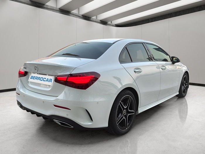 Mercedes-Benz Clase A 180 100 kW (136 CV) Vehículo usado en Sevilla Mercedes-Benz Clase A 180 100 kW (136 CV) Vehículo usado en Sevilla