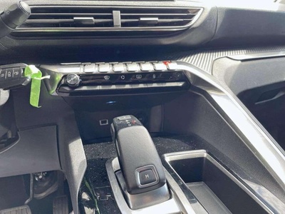 Peugeot 3008 PureTech 130 S&S Active EAT8 96 kW (130 CV) 12 Peugeot 3008 PureTech 130 S&S Active EAT8 96 kW (130 CV) 12