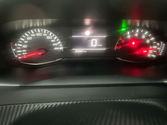 Peugeot 208 PureTech 100 Allure 75 kW (100 CV) Vehículo usado en Sevilla Peugeot 208 PureTech 100 Allure 75 kW (100 CV) Vehículo usado en Sevilla