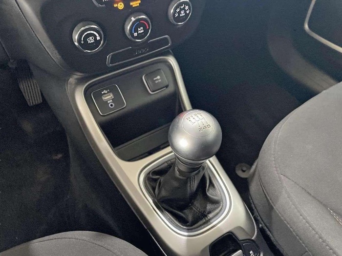 Jeep Compass 1.4 Multiair Sport 4x2 103 kW (140 CV) Vehículo usado en Sevilla Jeep Compass 1.4 Multiair Sport 4x2 103 kW (140 CV) Vehículo usado en Sevilla