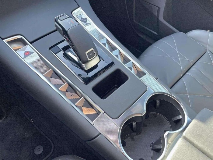 DS DS7 BlueHDi 130 Rivoli Auto 96 kW (130 CV) Vehículo usado en Sevilla DS DS7 BlueHDi 130 Rivoli Auto 96 kW (130 CV) Vehículo usado en Sevilla