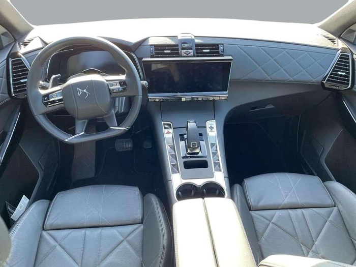 DS DS7 BlueHDi 130 Rivoli Auto 96 kW (130 CV) Vehículo usado en Sevilla DS DS7 BlueHDi 130 Rivoli Auto 96 kW (130 CV) Vehículo usado en Sevilla