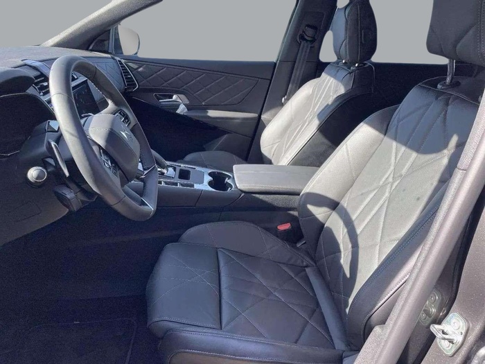 DS DS7 BlueHDi 130 Rivoli Auto 96 kW (130 CV) Vehículo usado en Sevilla DS DS7 BlueHDi 130 Rivoli Auto 96 kW (130 CV) Vehículo usado en Sevilla