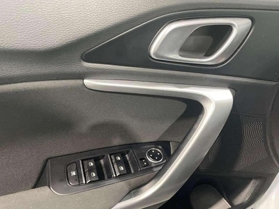 Kia XCeed 1.0 T-GDi Drive 74 kW (100 CV) 9 Kia XCeed 1.0 T-GDi Drive 74 kW (100 CV) 9