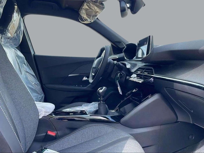 Peugeot 2008 PureTech 100 S&S Allure 75 kW (100 CV) Vehículo usado en Sevilla Peugeot 2008 PureTech 100 S&S Allure 75 kW (100 CV) Vehículo usado en Sevilla