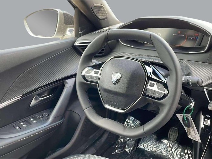 Peugeot 2008 PureTech 100 S&S Allure 75 kW (100 CV) Vehículo usado en Sevilla Peugeot 2008 PureTech 100 S&S Allure 75 kW (100 CV) Vehículo usado en Sevilla