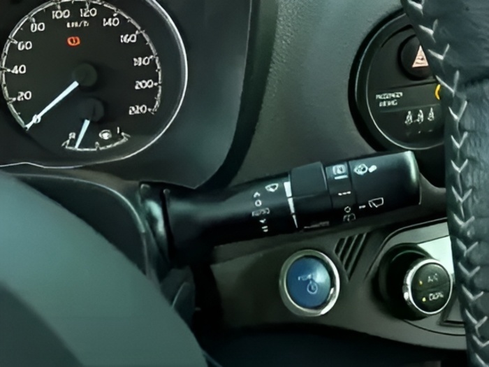 Toyota Yaris 1.5 Hybrid Active 74 kW (100 CV) Vehículo usado en Sevilla Toyota Yaris 1.5 Hybrid Active 74 kW (100 CV) Vehículo usado en Sevilla