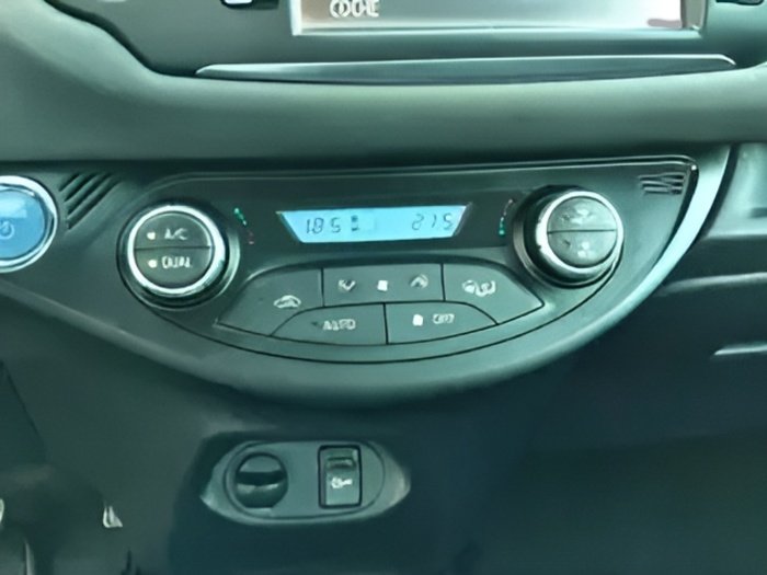 Toyota Yaris 1.5 Hybrid Active 74 kW (100 CV) Vehículo usado en Sevilla Toyota Yaris 1.5 Hybrid Active 74 kW (100 CV) Vehículo usado en Sevilla