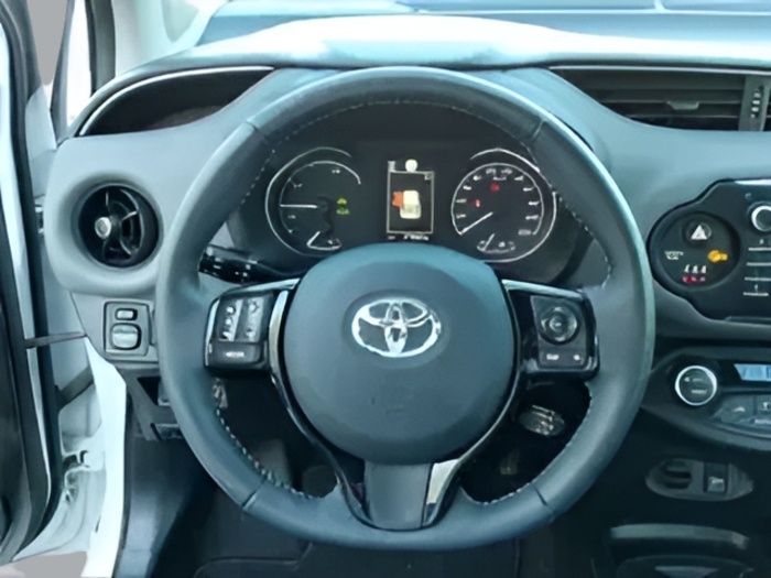 Toyota Yaris 1.5 Hybrid Active 74 kW (100 CV) Vehículo usado en Sevilla Toyota Yaris 1.5 Hybrid Active 74 kW (100 CV) Vehículo usado en Sevilla