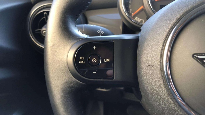 MINI MINI 5 Puertas Cooper 100 kW (136 CV) Vehículo usado en Sevilla MINI MINI 5 Puertas Cooper 100 kW (136 CV) Vehículo usado en Sevilla