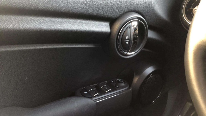 MINI MINI 5 Puertas Cooper 100 kW (136 CV) Vehículo usado en Sevilla MINI MINI 5 Puertas Cooper 100 kW (136 CV) Vehículo usado en Sevilla