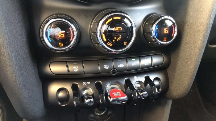 MINI MINI 5 Puertas Cooper 100 kW (136 CV) Vehículo usado en Sevilla MINI MINI 5 Puertas Cooper 100 kW (136 CV) Vehículo usado en Sevilla