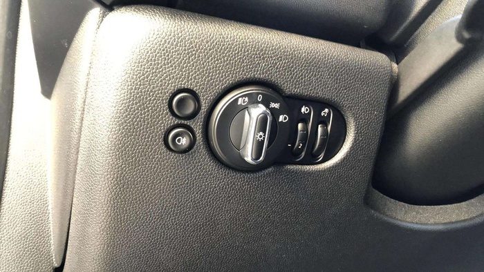 MINI MINI 5 Puertas Cooper 100 kW (136 CV) Vehículo usado en Sevilla MINI MINI 5 Puertas Cooper 100 kW (136 CV) Vehículo usado en Sevilla