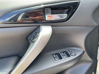 Mitsubishi Eclipse Cross 2.4 PHEV Kaiteki 4WD Auto 138 kW (188 CV) 16 Mitsubishi Eclipse Cross 2.4 PHEV Kaiteki 4WD Auto 138 kW (188 CV) 16