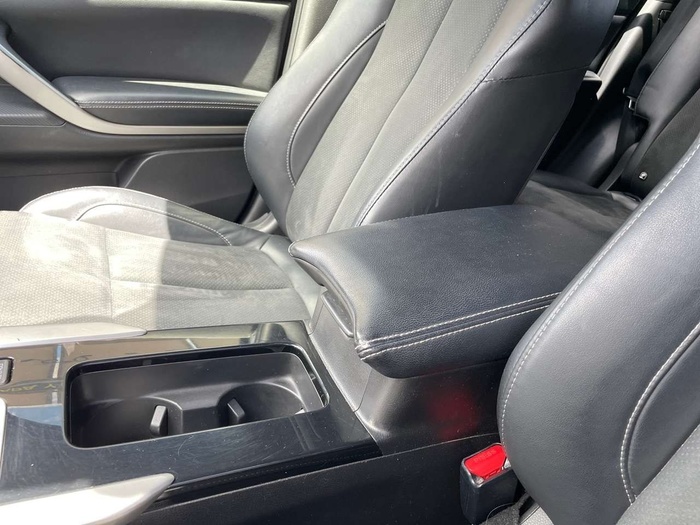 Mitsubishi Eclipse Cross 2.4 PHEV Kaiteki 4WD Auto 138 kW (188 CV) Vehículo usado en Sevilla Mitsubishi Eclipse Cross 2.4 PHEV Kaiteki 4WD Auto 138 kW (188 CV) Vehículo usado en Sevilla