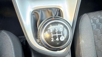 Toyota Yaris 1.0 53 kW (72 CV) 27 Toyota Yaris 1.0 53 kW (72 CV) 27