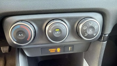 Toyota Yaris 1.0 53 kW (72 CV) 26 Toyota Yaris 1.0 53 kW (72 CV) 26