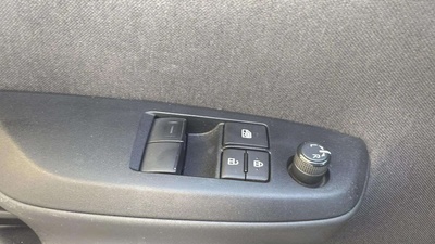 Toyota Yaris 1.0 53 kW (72 CV) 32 Toyota Yaris 1.0 53 kW (72 CV) 32