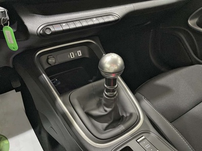 Jeep Avenger 1.2 G Altitude 74 kW (100 CV) 13 Jeep Avenger 1.2 G Altitude 74 kW (100 CV) 13