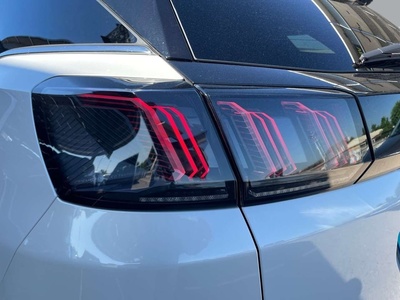 Peugeot 3008 BlueHDI 130 S&S Allure EAT8 96 kW (130 CV) 7 Peugeot 3008 BlueHDI 130 S&S Allure EAT8 96 kW (130 CV) 7