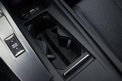 Peugeot 308 Allure Pack Hybrid eEAT8 132 kW (180 CV) 12 Peugeot 308 Allure Pack Hybrid eEAT8 132 kW (180 CV) 12