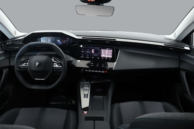 Peugeot 308 Allure Pack Hybrid eEAT8 132 kW (180 CV) 10 Peugeot 308 Allure Pack Hybrid eEAT8 132 kW (180 CV) 10