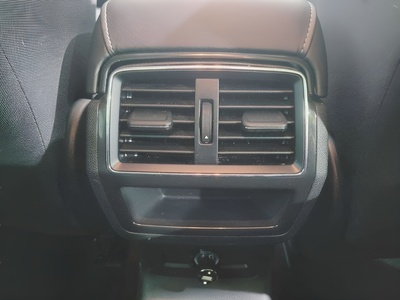 Skoda Karoq 2.0 TDI Selection 85 kW (115 CV) 12 Skoda Karoq 2.0 TDI Selection 85 kW (115 CV) 12