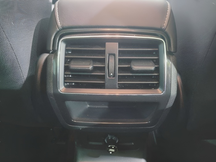 Skoda Karoq 2.0 TDI Selection 85 kW (115 CV) Vehículo usado en Sevilla Skoda Karoq 2.0 TDI Selection 85 kW (115 CV) Vehículo usado en Sevilla