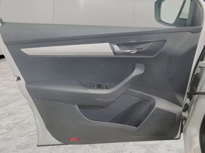 Skoda Karoq 2.0 TDI Selection 85 kW (115 CV) 13 Skoda Karoq 2.0 TDI Selection 85 kW (115 CV) 13