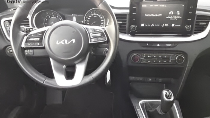 Kia Ceed 1.6 MHEV iMT Drive 100 kW (136 CV) Vehículo usado en Sevilla Kia Ceed 1.6 MHEV iMT Drive 100 kW (136 CV) Vehículo usado en Sevilla