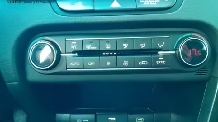 Kia Ceed 1.6 MHEV iMT Drive 100 kW (136 CV) Vehículo usado en Sevilla Kia Ceed 1.6 MHEV iMT Drive 100 kW (136 CV) Vehículo usado en Sevilla