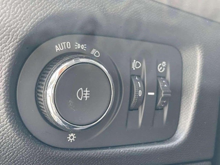 Opel Mokka-e BEV 50kWh Edition-e 100 kW (136 CV) Vehículo usado en Sevilla Opel Mokka-e BEV 50kWh Edition-e 100 kW (136 CV) Vehículo usado en Sevilla